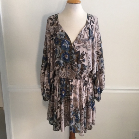 Free People Dresses & Skirts - Free People Raglan Sleeve, Cinched Waist EUC Dress